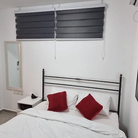 דירת זוּגַג מפנקת עם מרפסת משגעת ונוף למפרץ. Apartment Eilat Bagian luar foto