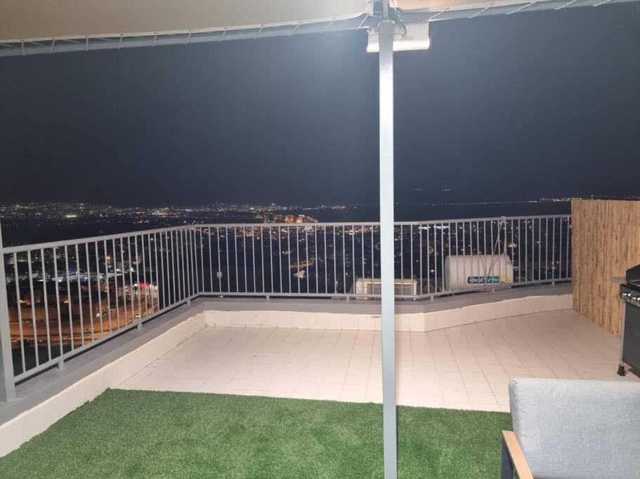 דירת זוּגַג מפנקת עם מרפסת משגעת ונוף למפרץ. Apartment Eilat Bagian luar foto
