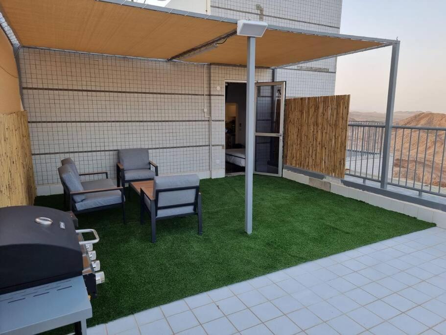 דירת זוּגַג מפנקת עם מרפסת משגעת ונוף למפרץ. Apartment Eilat Bagian luar foto